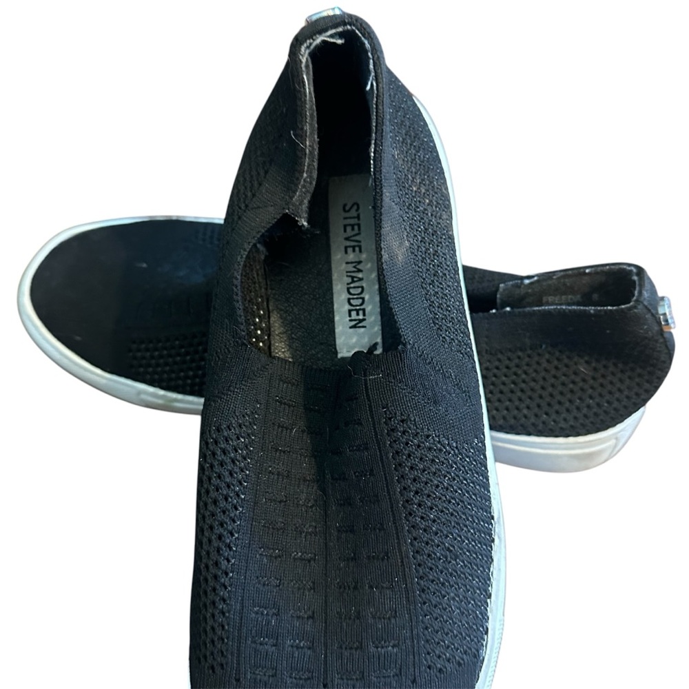 Black Steve Madden slip-on sneakers #sliponshoes sized 7